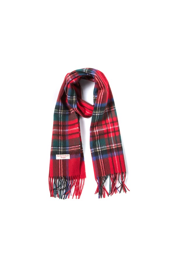 헤리티지 타탄 울 머플러 레드는 클래식한 매력을 선사하는 머플러/스카프입니다. 프리미엄 울 소재로 제작되어 부드러운 촉감과 뛰어난 보온성을 제공하며, 가을/겨울 시즌에 따뜻하게 착용하기 좋습니다. 레드와 그린 컬러의 조화로운 타탄체크 패턴은 어떤 스타일에도 포인트가 되어주며, 프린지 디테일이 돋보입니다. 출근룩이나 모임룩에 고급스러움을 더하고 싶을 때, 클래식, 미니멀, 캐주얼 등 다양한 스타일 연출에 활용할 수 있습니다.
