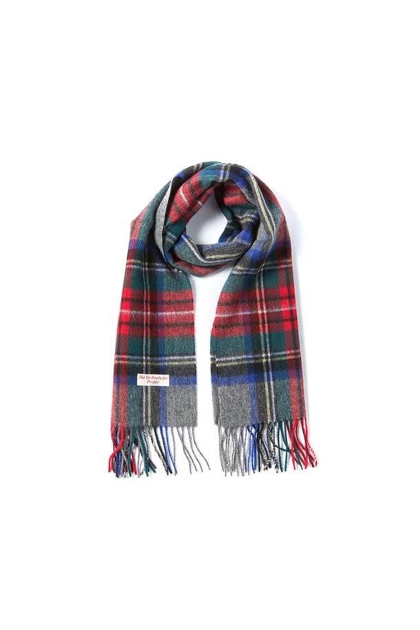 헤리티지 타탄 울 머플러 그레이는 가을, 겨울 시즌에 따뜻함과 스타일을 더해줄 머플러입니다. 부드러운 촉감의 울 소재로 제작되었으며, 두꺼운 두께감으로 보온성을 높였습니다. 클래식한 무드의 타탄체크 패턴과 그레이 컬러가 세련된 분위기를 연출합니다. 출근룩과 모임룩에 포인트 아이템으로 활용하기 좋으며, 클래식, 미니멀, 캐주얼 스타일 모두 소화 가능합니다. 프린지 디테일이 돋보이는 디자인으로, 데일리 아이템으로 활용하기 좋습니다.
