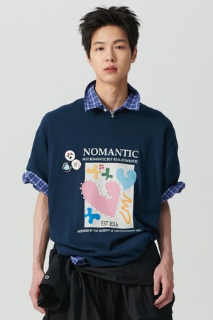 [비욘드클로젯] 노맨틱 컨템포러리 아트 그래픽 반팔 티셔츠 네이비