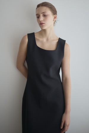 Modern squre neck Ops_Black