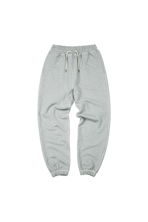 3N605 스웨트 팬츠 (Gray)는 740g 헤비웨이트 면 원단으로 제작되어 두꺼운 두께감과 뻣뻣한 촉감이 특징입니다. 캐주얼 및 스포티 스타일을 연출하며, 사계절 내내 편안하게 착용할 수 있습니다. 밴딩 처리된 허리와 레귤러 핏으로 활동성을 높였으며, 무지 디자인에 컨트라스트 컬러 스티치 디테일로 포인트를 더했습니다. 하이덴시티 테리 원단을 사용하여 부드러운 착용감을 제공하며, 스웨트셔츠와 함께 세트업하여 더욱 스타일리시하게 연출할 수 있습니다. 집콕룩, 산책룩, 여행룩 등 다양한 TPO에 활용하기 좋습니다.
