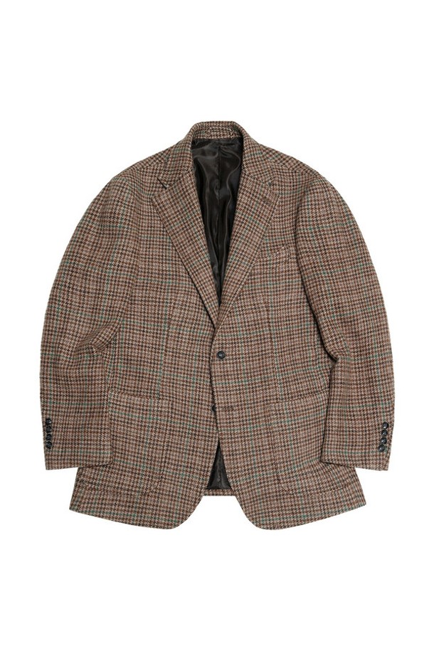 412 하운드 체크 울 실크 재킷 (브라운)은 가을, 겨울 시즌 남성들을 위한 클래식 스타일의 자켓입니다. 부드러운 촉감의 울과 실크 혼방 소재로 제작되어 고급스러운 착용감을 선사합니다. 하운드 체크 패턴과 테일러드 칼라, 싱글 버튼 여밈, 레귤러 핏 디자인이 특징이며, 오피스룩, 비즈니스 캐주얼, 모임룩 등 다양한 TPO에 활용할 수 있습니다. 안감이 있어 보온성을 높였으며, 미니멀하면서도 세련된 스타일을 연출합니다.
