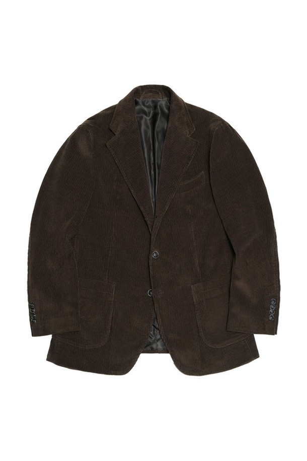 410 코듀로이 워싱 재킷(브라운)은 부드러운 촉감의 코듀로이 소재로 제작되어 가을과 겨울에 따뜻하게 착용하기 좋습니다. 은은한 워싱 디테일이 돋보이며, 레귤러 핏과 싱글 버튼 여밈으로 캐주얼하면서도 클래식한 분위기를 연출합니다. 출근룩 또는 비즈니스 캐주얼 스타일에도 활용하기 좋으며, 미니멀한 스타일을 선호하는 남성분들께 추천합니다. 브라운 컬러는 다양한 하의와 매치하기 용이하여 활용도가 높습니다.
