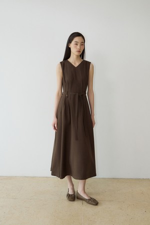 NOMAD TUCK DRESS, BROWN