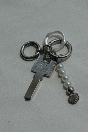 RING KEYRING IVORY 링키링 아이보리