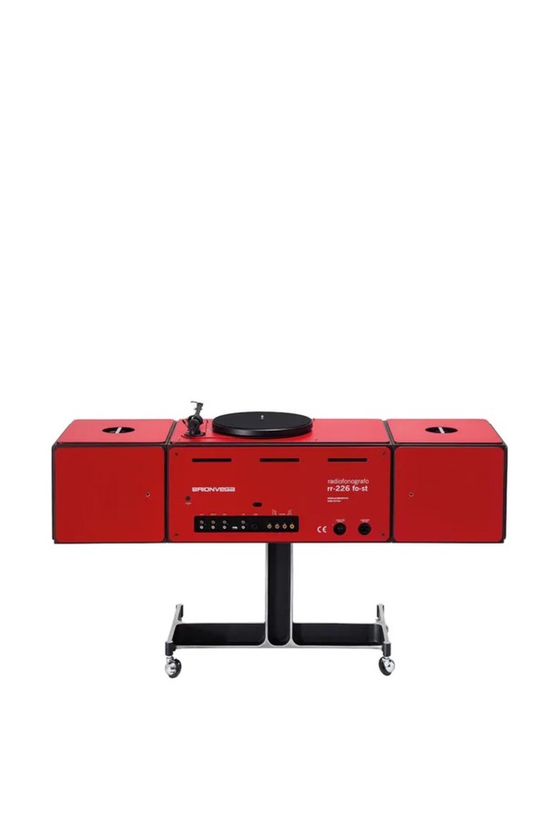 브리온베가 라디오포노그라포 rr-226 레드는 Achille Castiglioni의 디자인으로, 레트로 스타일을 추구하는 음향 애호가를 위한 제품입니다. 알루미늄 소재로 제작되었으며, 선명한 레드 컬러가 돋보이는 디자인이 특징입니다. 오디오 기능을 제공하며, 무지 패턴으로 깔끔함을 더했습니다. 다양한 공간에 세련된 분위기를 연출할 수 있는 매력적인 음향 가전입니다.
