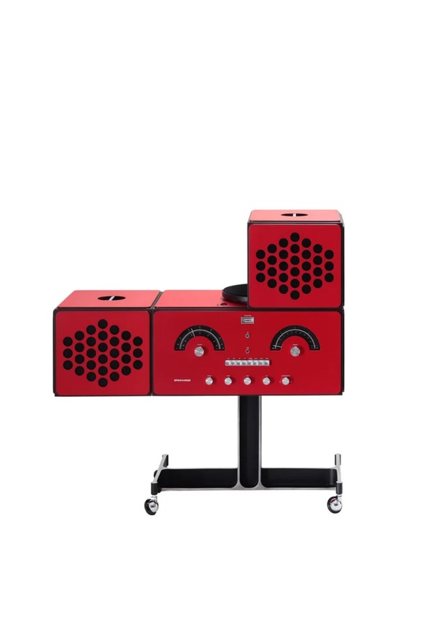 브리온베가 라디오포노그라포 rr-226 레드는 Achille Castiglioni의 디자인으로, 레트로 스타일을 추구하는 음향 애호가를 위한 제품입니다. 알루미늄 소재로 제작되었으며, 선명한 레드 컬러가 돋보이는 디자인이 특징입니다. 오디오 기능을 제공하며, 무지 패턴으로 깔끔함을 더했습니다. 다양한 공간에 세련된 분위기를 연출할 수 있는 매력적인 음향 가전입니다.
