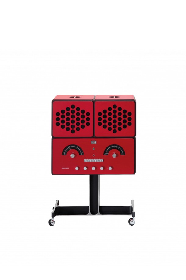 브리온베가 라디오포노그라포 rr-226 레드는 Achille Castiglioni의 디자인으로, 레트로 스타일을 추구하는 음향 애호가를 위한 제품입니다. 알루미늄 소재로 제작되었으며, 선명한 레드 컬러가 돋보이는 디자인이 특징입니다. 오디오 기능을 제공하며, 무지 패턴으로 깔끔함을 더했습니다. 다양한 공간에 세련된 분위기를 연출할 수 있는 매력적인 음향 가전입니다.
