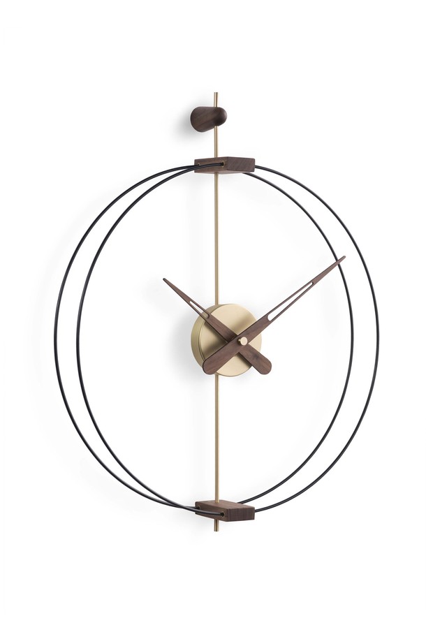 노몬 마이크로 바르셀로나 벽시계는 골드와 블랙 컬러, 원형 디자인으로 시선을 사로잡는 벽시계입니다. 호두나무, 유리섬유, 스틸 소재의 조화가 모던하면서도 유니크한 스타일을 연출합니다. 무지 패턴에 핸드메이드 마감으로 고급스러움을 더했으며, 독일 UTS 쿼츠 무브먼트를 사용하여 정확한 시간을 제공합니다. 스페인에서 제작된 이 벽시계는 당신의 공간에 세련된 감각을 더해줄 것입니다.
