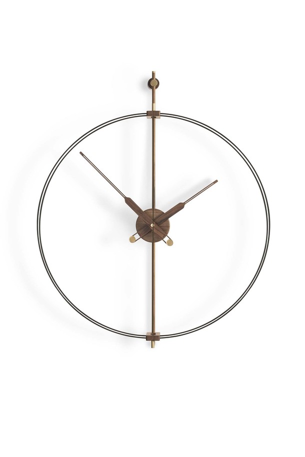 노몬 미니 바르셀로나 프리미엄 블랙 벽시계는 모던하고 미니멀한 스타일의 벽시계입니다. 블랙 컬러의 유리, 호두나무, 유리섬유 소재로 제작되었으며, 일상적인 공간에 잘 어울립니다. 독일 UTS 쿼츠 무브먼트를 사용하여 정확한 시간을 제공하며, DIY 기능으로 개성 있는 연출이 가능합니다. 스페인에서 제작된 이 벽시계는 깔끔한 무지 디자인으로 어떤 인테리어에도 조화롭게 어울립니다.
