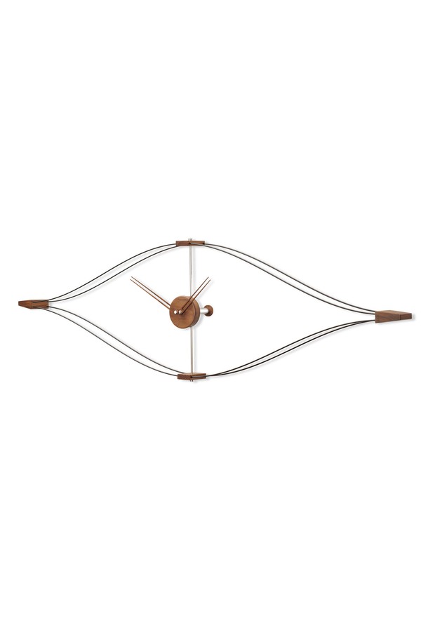 눈 모양 디자인이 돋보이는 노몬 룩 벽시계입니다. 브라운과 블랙 두 가지 색상으로 제공되며, 호두나무와 유리섬유 소재를 사용하여 모던하고 유니크한 분위기를 연출합니다. 쿼츠 무브먼트를 탑재하여 정확한 시간을 제공하며, 스페인에서 제작되었습니다. 우드 패턴이 적용되어 자연스러운 느낌을 더하는 인테리어 시계입니다.
