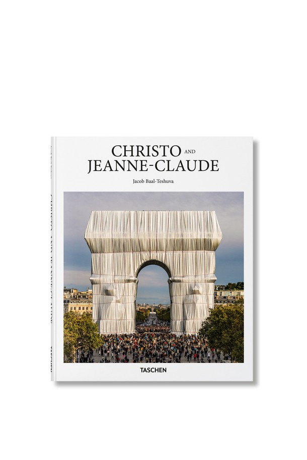 [TASCHEN] 크리스토 앤 잔-클로드는 "가림으로써 드러냄"이라는 디자인 철학을 가진 예술가 듀오에 대한 도서입니다. 이 책은 시대를 대표하는 예술가들의 작품 세계를 "랩핑(포장)"이라는 독특한 방식으로 담아냈습니다. 책은 "코스트 밸리"를 포함한 다양한 디자인을 선보이며, 카키 색상을 사용했습니다. 이 도서는 크리스토와 잔-클로드의 예술적 여정을 엿볼 수 있는 특별한 기회를 제공합니다. 예술에 관심 있는 모든 분들께 추천합니다.
