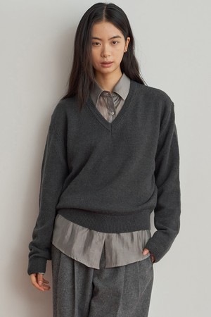 클래식 V넥 니트 [차콜]