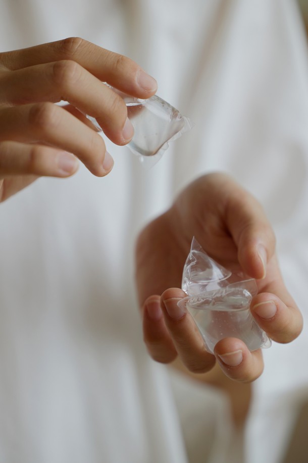 [오디넌트] 화이트아워 고농축 캡슐세제 (50캡슐)는 세탁을 위한 캡슐형 세제입니다. 고농축 형태로 제작되어 적은 양으로도 뛰어난 세척력을 제공합니다. 50캡슐 구성으로, 화이트 컬러의 디자인과 프리미엄 특징을 갖춘 제품입니다. 오디넌트 화이트아워 라인의 제품으로, 편리하게 사용할 수 있는 캡슐 세제를 만나보세요.
