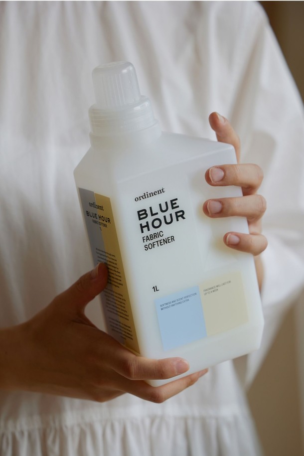 오디넌트 블루아워 고농축 섬유유연제 1L는 섬유 유연 기능에 특화된 제품입니다. 고농축 제형으로 적은 양으로도 풍부한 향과 부드러움을 선사합니다. 세탁 시 섬유에 은은하게 블루아워 향을 입혀 산뜻함을 더해줍니다. 1L 용량으로 넉넉하게 사용 가능합니다. 오디넌트 섬유유연제로 옷감의 부드러움과 향기를 경험해보세요.
