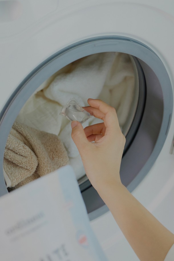 [오디넌트] 화이트아워 고농축 캡슐세제 (50캡슐)는 세탁을 위한 캡슐형 세제입니다. 고농축 형태로 제작되어 적은 양으로도 뛰어난 세척력을 제공합니다. 50캡슐 구성으로, 화이트 컬러의 디자인과 프리미엄 특징을 갖춘 제품입니다. 오디넌트 화이트아워 라인의 제품으로, 편리하게 사용할 수 있는 캡슐 세제를 만나보세요.
