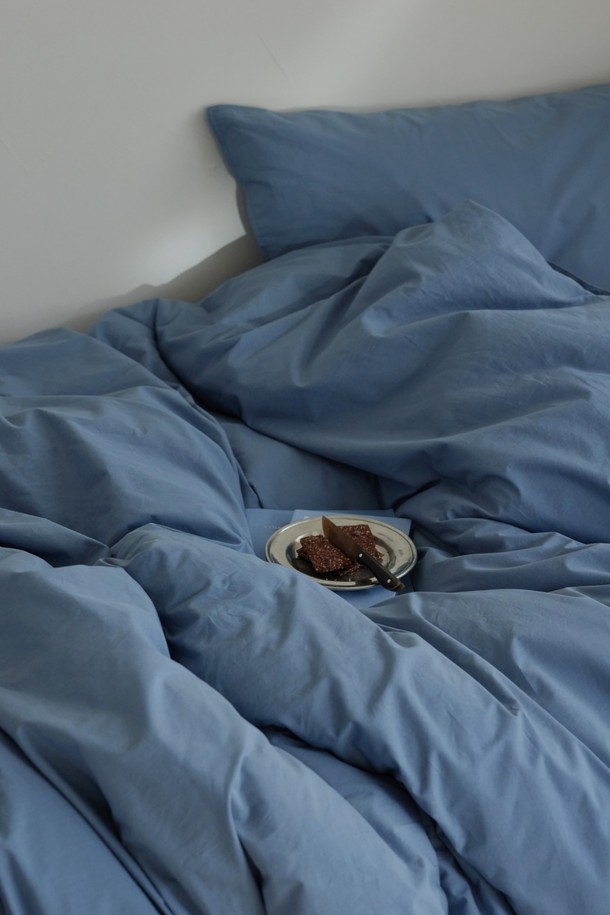 [오디넌트] 심플팔레트 100수 고밀도 순면 차렵이불 S(SS) 단품은 부드러운 촉감의 100수 고밀도 순면 소재로 제작된 차렵이불입니다. 심플한 디자인과 시원한 블루 컬러가 특징이며, S(SS) 사이즈로 만나보실 수 있습니다. 

