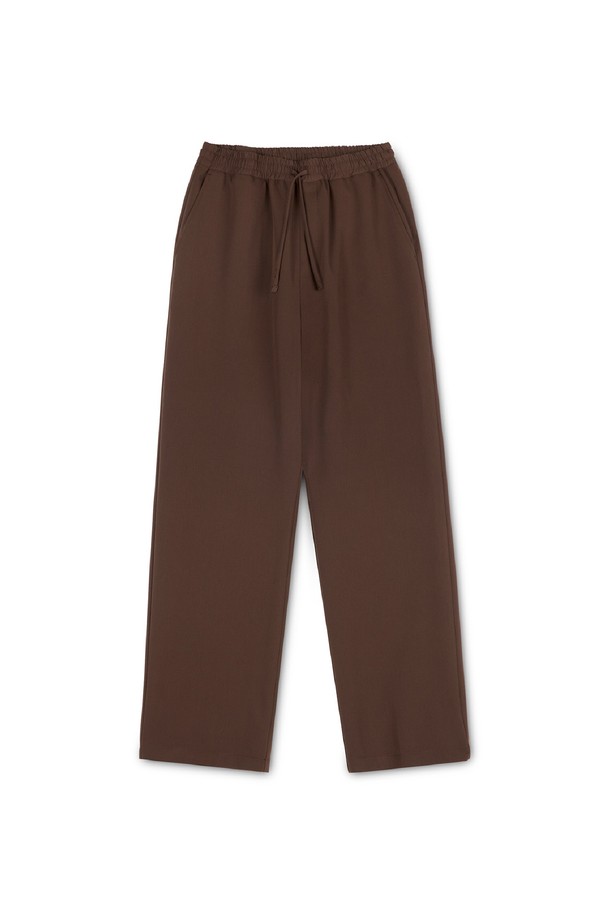 유니섹스 밴딩 세미와이드 슬랙스는 베이직하고 캐주얼한 스타일을 추구하는 분들을 위한 반바지입니다. 브라운 컬러로, 여행이나 휴가와 같은 TPO에 맞춰 미니멀하고 클래식한 스타일을 연출하기 좋습니다. 밴딩 처리로 편안한 착용감을 제공하며, 루즈핏의 세미와이드 핏으로 활동성을 높였습니다. 무지 패턴으로 어떤 상의와도 매치하기 쉬워 데일리룩으로 활용도가 높습니다. 봄, 여름, 가을 계절에 적합하여 실용적인 아이템입니다.
