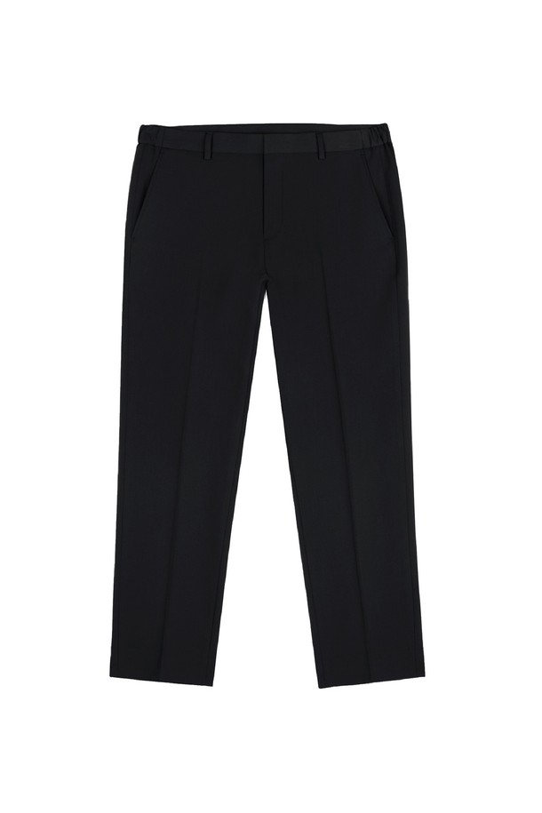 세련된 스타일을 완성하는 사이드 밴딩 크롭 테이퍼드 슬랙스입니다. 블랙 컬러의 폴리에스테르 소재로 제작되어 부드러운 촉감과 편안한 착용감을 선사합니다. 봄, 가을 시즌에 적합하며, 베이직하고 미니멀한 디자인으로 일상복은 물론 출근룩, 비즈니스 캐주얼에도 활용하기 좋습니다. 사이드 밴딩 디테일과 레귤러핏 테이퍼드 핏으로 스타일리시함을 더했으며, 크롭 기장으로 트렌디한 감각을 더했습니다. 미니멀, 클래식, 시크한 스타일을 즐기는 남녀 모두에게 추천합니다.
