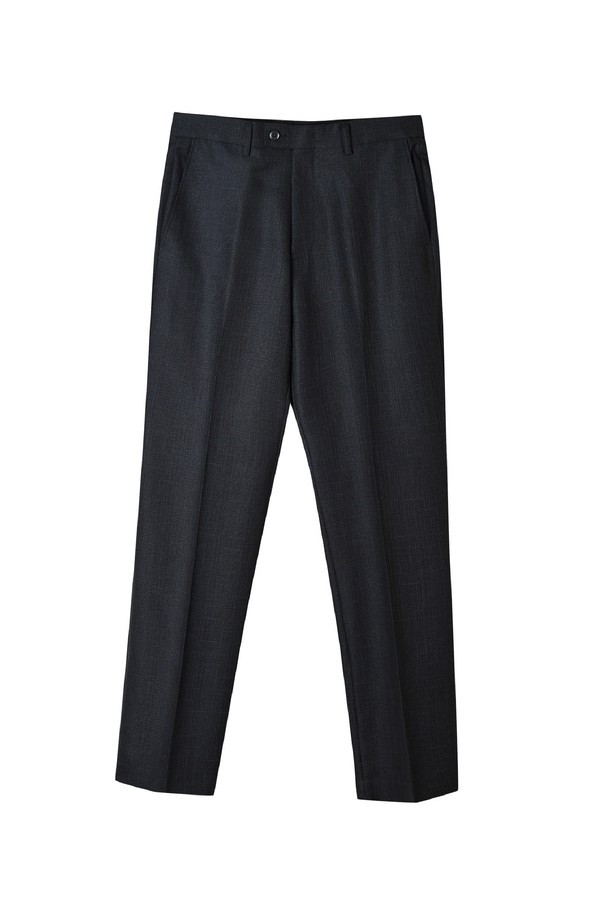 트래드클럽 캔터베리 클래식 레귤러 셋업 수트 (3컬러)는 남성 고객을 위한 포멀 및 비즈니스 스타일의 정장 수트입니다. 블랙, 네이비, 그레이 3가지 색상으로 출시되어, 오피스룩, 비즈니스 캐주얼, 출근룩 등 다양한 TPO에 활용 가능합니다. 레귤러핏 디자인에 싱글버튼 여밈 방식, 긴 소매 기장으로 클래식하고 미니멀한 스타일을 연출합니다. 폴리에스테르 소재로 제작되어 구김이 적고 관리가 용이하며, 신축성이 있어 편안한 착용감을 제공합니다. 사계절 모두 착용 가능한 두께감과 부드러운 촉감이 특징입니다.
