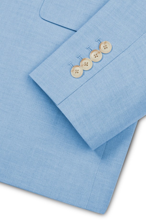 "튜더 플라워 오버 블레이저"는 여성스러운 무드를 연출하는 블레이저입니다. 스카이블루 컬러에 플라워 패턴이 더해져 우아하고 로맨틱한 분위기를 선사하며, 7부 소매와 크롭 기장으로 시원하게 착용하기 좋습니다. 싱글 버튼과 오버핏 디자인으로 편안하면서도 세련된 스타일을 완성하며, 봄, 여름철 데이트룩, 모임룩, 소개팅룩에 활용하기 좋습니다. 플라워 패턴 안감으로 고급스러움을 더한 얇은 두께의 블레이저입니다.
