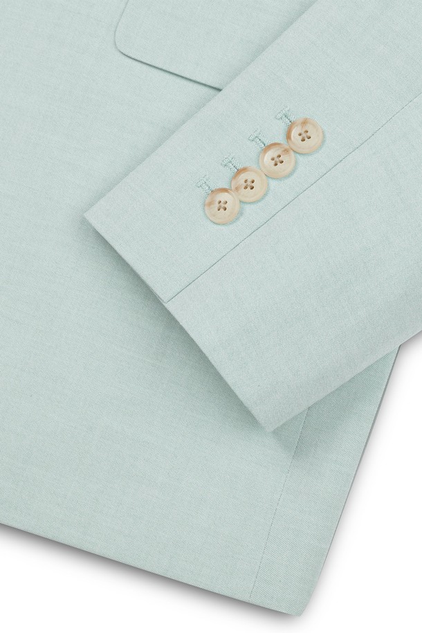 "튜더 플라워 오버 블레이저"는 여성스러운 무드를 연출하는 블레이저입니다. 민트 컬러, 오버핏으로 제작되어 편안하면서도 세련된 스타일을 선사합니다. 봄, 여름 시즌에 적합하며, 싱글 버튼 여밈 방식으로 깔끔하게 떨어지는 핏을 자랑합니다. 플라워 패턴 안감 디테일이 돋보이며, 데이트룩, 오피스룩, 모임룩 등 다양한 TPO에 활용 가능합니다. 클래식, 미니멀, 걸리시 스타일을 즐겨 입는 분들께 추천합니다.
