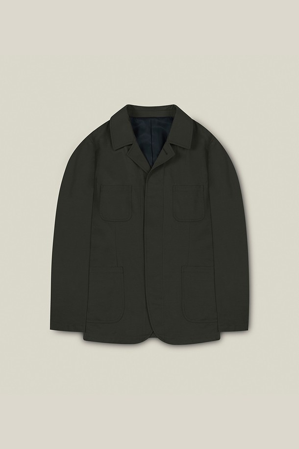 드레이턴 히든버튼 코튼 재킷은 미니멀하고 베이직한 디자인으로, 봄과 가을에 착용하기 좋은 남성용 아우터입니다. 부드러운 촉감의 면 소재로 제작되어 편안한 착용감을 선사하며, 레귤러 핏으로 제작되어 다양한 체형에 잘 어울립니다. 히든 버튼 디테일이 돋보이며, 테일러드 코트 타입으로 클래식하고 시크한 스타일을 연출합니다. 출근룩, 비즈니스 캐주얼, 모임룩 등 다양한 TPO에 활용 가능하며, 어떤 스타일에도 자연스럽게 매치되어 활용도가 높습니다. 블랙 컬러의 무지 디자인으로, 유행을 타지 않고 오랫동안 즐겨 입을 수 있습니다.
