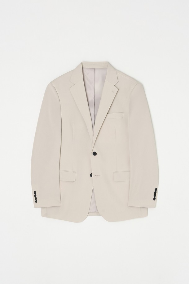 트래드클럽 캔터베리 106 레귤러 셋업 수트 (6COLORS)는 남성 고객을 위한 포멀하고 클래식한 스타일의 정장 수트입니다. 울 소재로 제작되어 부드러운 촉감을 선사하며, 봄, 가을, 겨울 세 계절에 걸쳐 착용하기 좋습니다. 싱글 버튼에 레귤러 핏으로 제작되어 깔끔하고 세련된 실루엣을 연출합니다. 베이지, 블랙, 네이비, 그레이, 브라운, 화이트 6가지 다채로운 컬러 옵션으로 오피스룩, 비즈니스 캐주얼, 출근룩 등 다양한 TPO에 활용할 수 있습니다. 무지 디자인으로 미니멀한 스타일을 선호하는 분들께 추천합니다.
