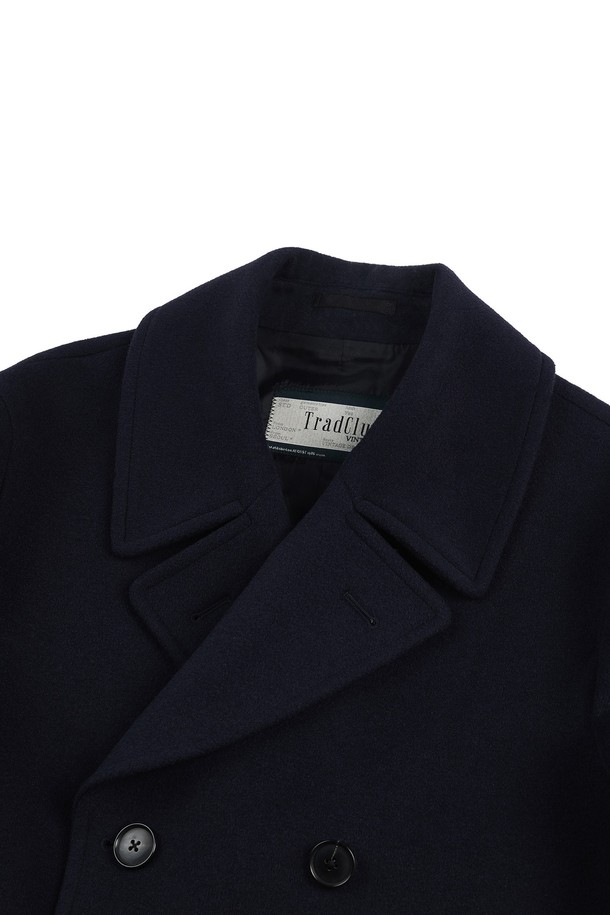 버로우 오버사이즈 울 피코트는 여성용 아우터로, 가을과 겨울에 착용하기 좋은 두꺼운 울 소재의 피코트입니다. 블랙과 네이비 두 가지 색상으로 제공되며, 클래식하고 미니멀한 스타일을 연출합니다. 오버핏 실루엣과 숄더 패드로 세련된 핏을 강조하며, 더블 버튼 여밈 방식으로 디자인되었습니다. 일상, 오피스룩, 출근룩, 모임룩 등 다양한 TPO에 활용 가능하며 클래식, 미니멀, 시크한 스타일을 완성합니다.
