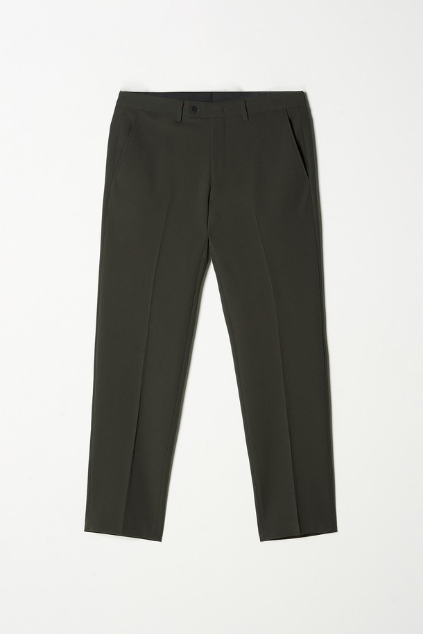 트래드클럽 캔터베리 106 레귤러 셋업 수트 (6가지 컬러)는 남성 고객을 위한 포멀, 클래식 스타일의 수트입니다. 울 소재에 두꺼운 두께감으로 봄, 가을, 겨울 착용에 적합하며, 카키 및 올리브 등 6가지 다채로운 색상으로 제공됩니다. 레귤러핏 싱글 버튼 디자인으로, 오피스룩, 비즈니스 캐주얼, 모임룩 등 TPO에 맞춰 미니멀하고 시크한 스타일을 연출할 수 있습니다. 상의는 레귤러 기장, 소매는 긴 소매로 제작된 셋업 수트입니다.
