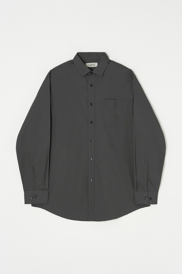 베이직 포플린 셔츠 5컬러는 남녀 모두 착용 가능한 기본 셔츠입니다. 봄, 가을에 어울리는 얇은 두께의 면 소재로 제작되어 부드러운 촉감을 선사하며, 레귤러핏으로 편안하게 착용할 수 있습니다. 차이나칼라와 긴 소매 디자인으로 미니멀하고 클래식한 무드를 연출하며, 출근룩이나 비즈니스 캐주얼 스타일에도 활용하기 좋습니다. 그레이 컬러를 포함한 5가지 색상으로 출시되어 다양한 스타일을 연출할 수 있습니다. 무지 디자인의 포플린 원단 셔츠로, 베이직한 디자인을 선호하는 분들께 추천합니다.
