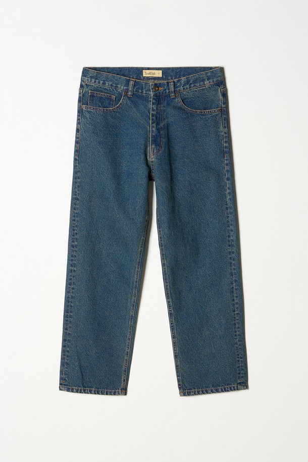 다섯 가지 컬러로 출시된 스트레이트 데님 팬츠입니다. 봄, 여름, 가을 세 계절 모두 활용 가능한 레귤러핏의 긴 기장 데님 팬츠로, 베이직하고 캐주얼한 스타일을 연출하기 좋습니다. 뻣뻣한 촉감의 데님 소재로 제작되었으며, 무지 디자인이 특징입니다. 출근룩과 데이트룩에 모두 잘 어울리는 기본 아이템으로, 다양한 상의와 매치하여 미니멀, 캐주얼, 클래식 스타일을 완성해 보세요.
