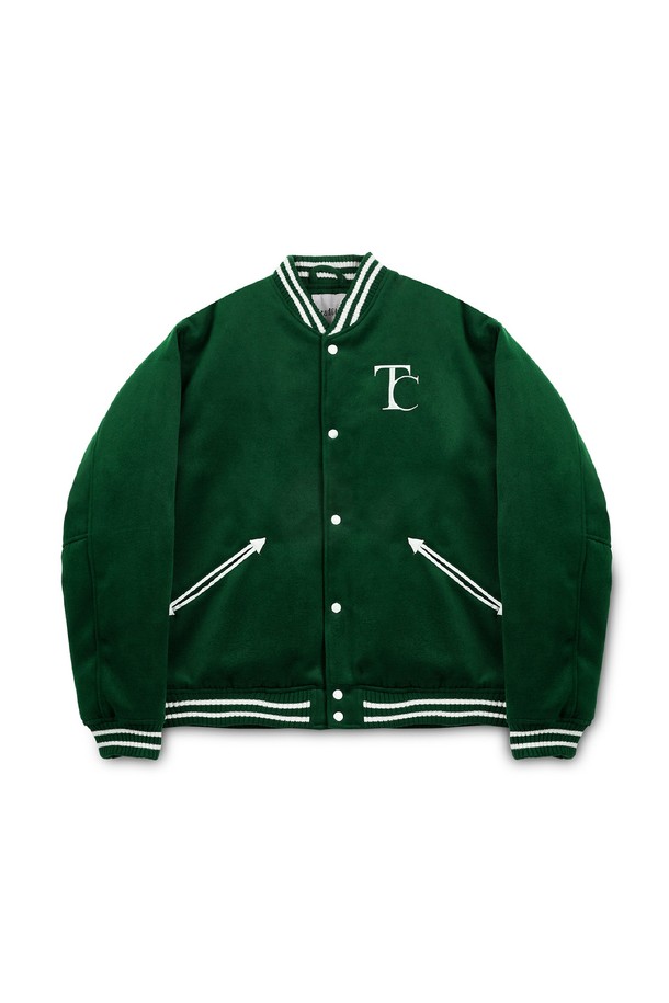 캠브리지 어센틱 바시티 재킷은 남녀 모두 착용 가능한 아우터입니다. 캐주얼, 클래식 스타일을 아우르며, 봄, 가을에 어울리는 두꺼운 울 소재로 제작되었습니다. 레귤러핏에 레귤러 기장으로 편안한 착용감을 선사하며, 스냅 버튼 여밈 방식과 소매의 긴 기장이 특징입니다. 그린 컬러의 무지 디자인으로, 데이트룩과 모임룩, 미니멀한 스타일 연출에 적합합니다.
