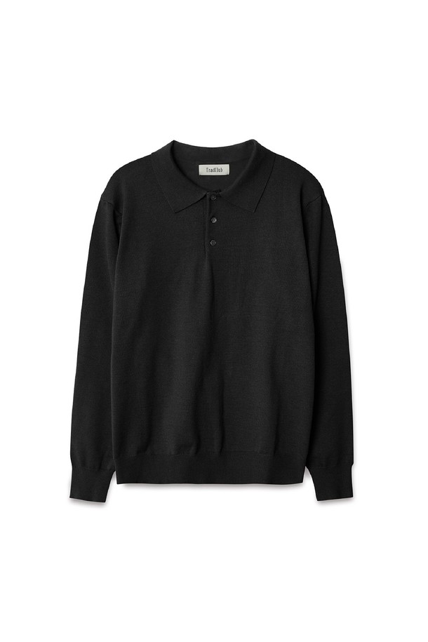 트래드클럽 베이직 폴로 니트는 부드러운 촉감의 니트 소재로 제작되어 봄, 가을에 착용하기 좋은 긴소매 폴로넥 디자인입니다. 레귤러핏으로 제작되어 편안한 착용감을 선사하며, 무지 디자인과 블랙 컬러는 베이직하면서도 클래식한 스타일을 연출합니다. 출근룩, 비즈니스 캐주얼, 모임룩 등 다양한 TPO에 활용 가능하며, 클래식, 미니멀, 캐주얼 스타일을 즐기는 분들께 추천합니다. 중간 두께감으로 간절기에 유용하게 활용할 수 있습니다.
