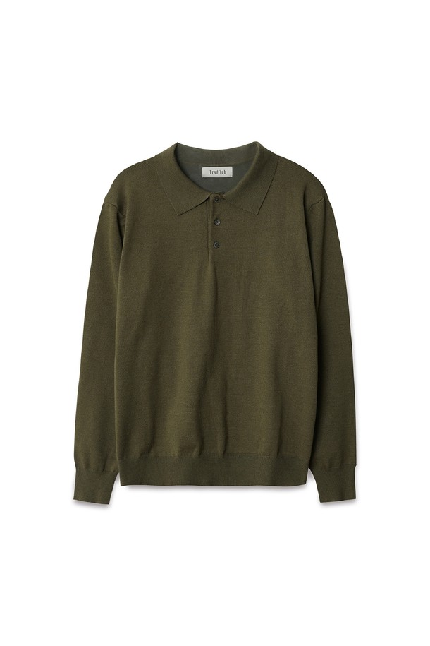 트래드클럽 베이직 폴로 니트는 클래식하고 미니멀한 스타일을 추구하는 분들을 위한 긴소매 폴로 니트입니다. 봄, 가을 시즌에 적합하며, 부드러운 촉감의 니트 소재로 제작되어 편안한 착용감을 선사합니다. 카키와 올리브 두 가지 색상으로 출시되어, 출근룩과 비즈니스 캐주얼에 활용하기 좋습니다. 레귤러핏으로 제작되었으며, 폴로 카라 디자인이 특징입니다. 무지 패턴으로 어떤 하의에도 잘 어울려 데일리룩으로 활용하기 좋습니다.
