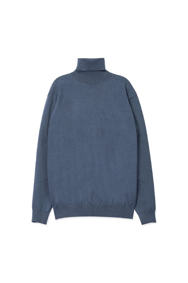 트래드클럽 베이직 폴라넥 니트는 가을, 겨울 시즌에 어울리는 공용 제품입니다. 울과 아크릴 혼방 소재로 제작되어 부드러운 촉감을 선사하며, 두꺼운 두께감으로 따뜻하게 착용할 수 있습니다. 베이직하고 클래식한 디자인에 레귤러핏으로 제작되어 출근룩뿐만 아니라 다양한 스타일에 활용하기 좋습니다. 시원한 블루 컬러와 무지 패턴으로 미니멀하고 세련된 분위기를 연출합니다. 긴 소매와 터틀넥 디자인이 특징이며, 데일리 니트로 활용하기 좋습니다.
