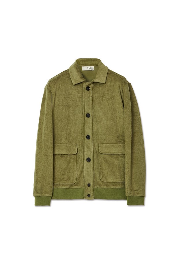 부드러운 부클 소재로 제작되어 포근한 착용감을 선사하는 여성용 부클 포켓 가디건입니다. 카키와 올리브 두 가지 색상으로 출시되어 데이트룩, 모임룩 등 다양한 TPO에 활용 가능하며, 캐주얼 및 미니멀 스타일을 즐겨 입는 분들께 추천합니다. 라운드넥 디자인에 긴 소매 기장, 크롭 기장으로 세련된 핏을 연출하며, 두꺼운 두께감으로 가을, 겨울 시즌 따뜻하게 입을 수 있습니다. 무지 디자인과 포켓 디테일이 더해져 베이직하면서도 실용적인 매력을 더합니다.
