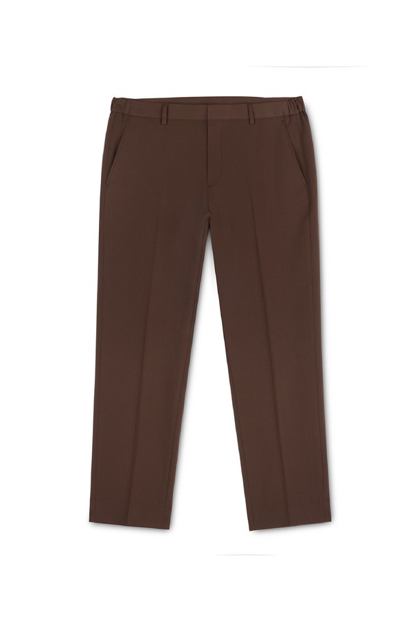부드러운 촉감과 따뜻함을 선사하는 사이드 밴딩 크롭 기모 테이퍼드 슬랙스입니다. 가을과 겨울에 어울리는 두꺼운 두께감으로 제작되었으며, 베이직하고 캐주얼한 스타일을 연출합니다. 허리 사이드 밴딩 디테일로 편안한 착용감을 제공하며, 레귤러 핏과 테이퍼드 디자인으로 세련된 핏을 완성합니다. 브라운 컬러와 무지 패턴으로 다양한 상의와 매치하기 용이하며, 출근룩, 캐주얼, 미니멀, 클래식 등 폭넓은 스타일을 소화할 수 있습니다.
