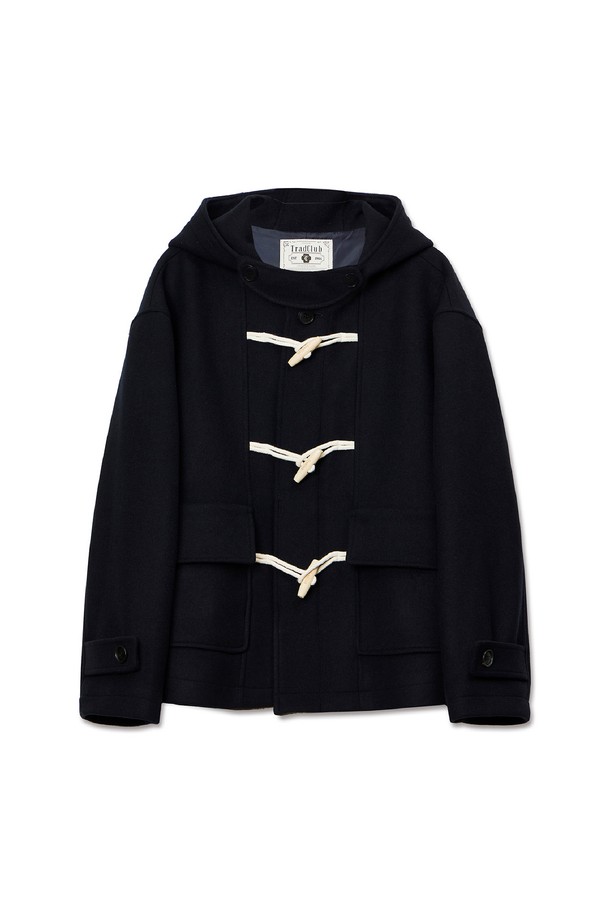 세련된 스타일을 연출하는 더플 후드 숏 코트입니다. 울 소재로 제작되어 부드러운 촉감과 뛰어난 보온성을 제공하며, 가을과 겨울에 따뜻하게 착용할 수 있습니다. 캐주얼, 베이직 스타일로 일상에서 편안하게 활용하기 좋으며, 블랙, 네이비 두 가지 색상으로 출시되었습니다. 숏 기장과 레귤러 핏으로 다리가 길어 보이는 효과를 줍니다. 토글 여밈 방식과 후드 디자인이 돋보이는 더플 코트로, 스타일리시한 겨울 룩을 완성해 보세요.
