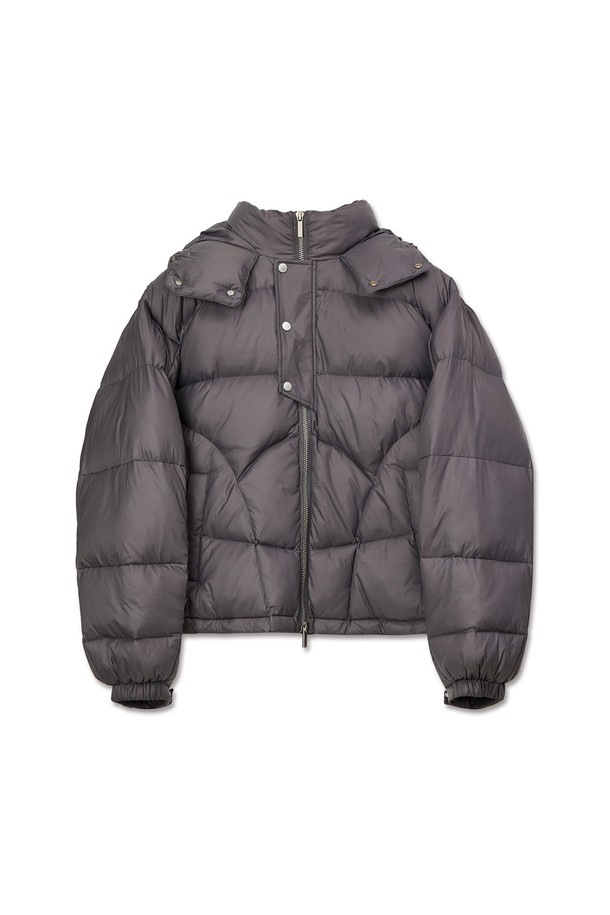 캐주얼 무드의 여성용 크롭 후드 패딩입니다. 부드러운 촉감의 나일론 소재와 두꺼운 두께감으로 겨울철 따뜻하게 착용할 수 있습니다. 레귤러핏으로 편안한 착용감을 선사하며, 무지 디자인과 그레이 컬러로 어떤 스타일에도 쉽게 매치할 수 있습니다. 집업 스타일의 긴 소매, 후드와 퀼팅 디테일이 특징이며 숏 기장으로 활동성을 높였습니다. 안감까지 패딩 처리되어 보온성을 극대화한 데일리 아우터입니다.
