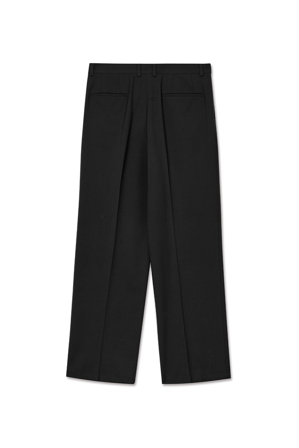 **투턱 기모 와이드 슬랙스**는 남녀 모두 착용 가능한, 가을과 겨울에 어울리는 긴 기장의 슬랙스입니다. 베이직하고 클래식한 스타일을 추구하며, 일상, 출근룩, 비즈니스 캐주얼, 그리고 모임룩까지 폭넓게 활용할 수 있습니다. 부드러운 촉감의 기모 소재로 제작되어 두꺼운 두께감과 루즈핏을 제공하여 편안한 착용감을 선사합니다. 무지 디자인에 투턱 디테일이 더해져 미니멀하면서도 시크한 분위기를 연출합니다.
