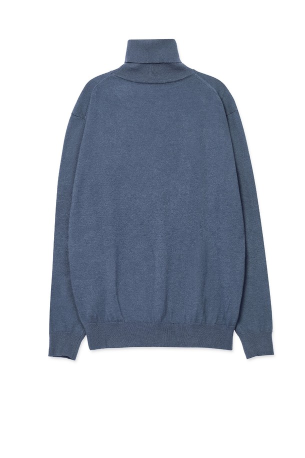 트래드클럽 베이직 폴라넥 니트는 가을, 겨울 시즌에 어울리는 공용 제품입니다. 울과 아크릴 혼방 소재로 제작되어 부드러운 촉감을 선사하며, 두꺼운 두께감으로 따뜻하게 착용할 수 있습니다. 베이직하고 클래식한 디자인에 레귤러핏으로 제작되어 출근룩뿐만 아니라 다양한 스타일에 활용하기 좋습니다. 시원한 블루 컬러와 무지 패턴으로 미니멀하고 세련된 분위기를 연출합니다. 긴 소매와 터틀넥 디자인이 특징이며, 데일리 니트로 활용하기 좋습니다.
