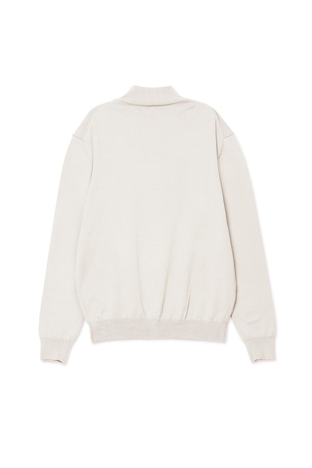 트래드클럽 베이직 하프 폴라넥 니트는 가을, 겨울 시즌에 어울리는 상의입니다. 아이보리, 화이트 두 가지 색상으로 출시되었으며, 부드러운 니트 소재로 제작되어 편안한 착용감을 선사합니다. 레귤러핏으로 제작되어 베이직하고 클래식한 스타일을 연출하며, 하프넥과 폴라넥 디자인으로 보온성을 높였습니다. 무지 디자인에 긴소매로, 미니멀하고 세련된 룩을 완성할 수 있습니다.
