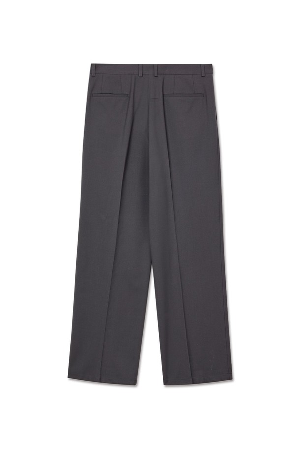 부드러운 촉감의 투턱 기모 와이드 슬랙스입니다. 가을, 겨울 시즌에 어울리는 두꺼운 두께감으로 따뜻하게 착용할 수 있습니다. 베이직하고 클래식한 스타일로, 출근룩이나 비즈니스 캐주얼에 활용하기 좋습니다. 루즈핏 와이드 디자인으로 편안하면서도 세련된 핏을 연출하며, 그레이 컬러의 무지 디자인으로 다양한 상의와 쉽게 매치할 수 있습니다. 
