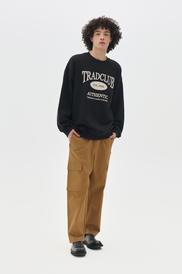 베이직한 디자인에 실용성을 더한 남성용 스트링 조거 카고 팬츠입니다. 부드러운 면 소재로 제작되어 편안한 착용감을 선사하며, 봄, 여름, 가을 시즌에 활용하기 좋습니다. 얇은 두께감과 루즈핏으로 활동성을 높였으며, 밴딩 허리 디자인으로 편안함을 더했습니다. 카고 포켓과 스트링 디테일로 캐주얼, 스트릿, 시티보이 스타일을 모두 소화할 수 있습니다. 베이지, 카키 2가지 컬러로 출시되어 다양한 상의와 매치하여 개성 있는 스타일을 연출해보세요.
