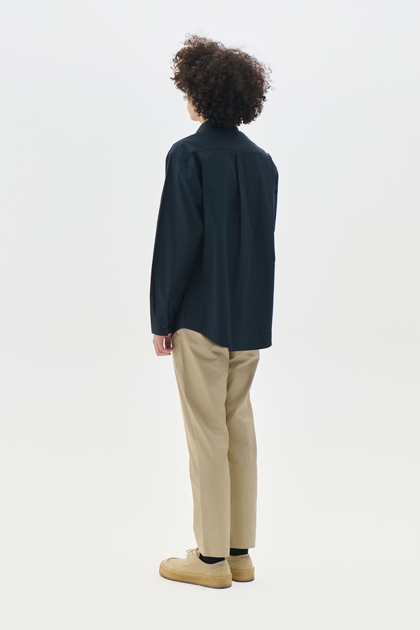 베이직하고 캐주얼한 스타일의 남성용 테이퍼드 치노 팬츠입니다. 봄, 여름, 가을 세 계절 모두 활용 가능하며, 일상 및 출근룩, 데이트룩에 적합합니다. 레귤러 핏에 면 소재로 제작되어 편안한 착용감을 선사합니다. 무지 디자인에 베이지 컬러로, 미니멀하고 클래식한 스타일 연출에 용이합니다. 테이퍼드 핏으로 다리가 더욱 슬림해 보이는 효과를 줍니다.
