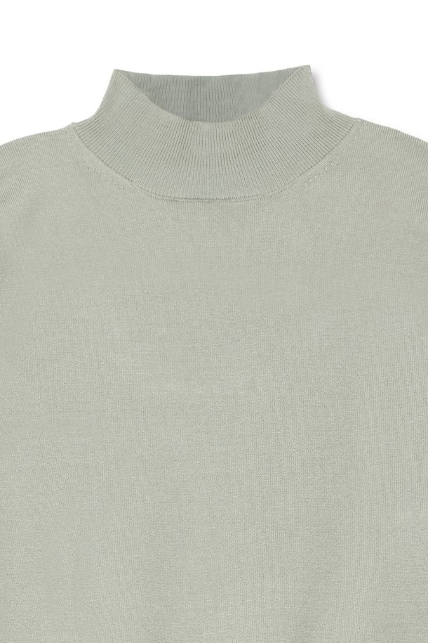 트래드클럽 베이직 하프 폴라넥 니트는 가을, 겨울 시즌에 어울리는 공용 니트/스웨터입니다. 중간 두께의 레귤러핏으로, 부드러운 촉감이 특징이며 일상 및 출근룩, 모임룩에 활용하기 좋습니다. 베이직 스타일의 무지 패턴에 하프넥 디자인으로 클래식, 미니멀, 캐주얼 룩을 연출할 수 있습니다. 민트 컬러의 긴소매 니트로 다양한 코디에 활용하여 세련된 스타일을 완성해 보세요.
