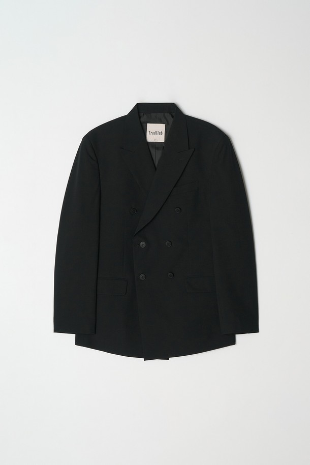 코어 더블 브레스티드 레귤러 셋업수트 블레이저(블랙)는 남성용 아우터 블레이저입니다. 클래식하고 포멀한 스타일로, 봄, 가을에 착용하기 좋습니다. 무지 패턴의 블랙 컬러에 레귤러핏으로 제작되었으며, 더블버튼 여밈 방식과 셋업 수트 디자인이 특징입니다. 울 소재에 안감이 있어 두꺼운 두께감을 자랑하며, 오피스룩, 비즈니스 캐주얼, 출근룩 등 다양한 TPO에 활용할 수 있습니다. 미니멀한 스타일을 선호하는 분들께 추천하는 아이템입니다.
