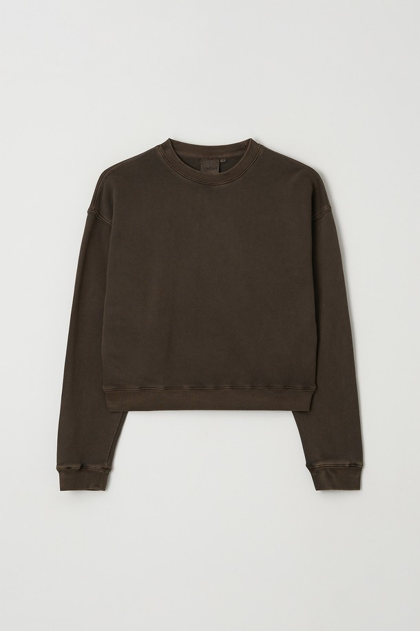 "우먼 피그먼트 크롭 맨투맨 (5컬러)"은 부드러운 면 소재로 제작되어 편안한 착용감을 선사합니다. 피그먼트 워싱 처리로 은은한 빈티지 무드를 더했으며, 루즈핏과 크롭 기장으로 트렌디한 스타일을 연출합니다. 라운드넥 디자인에 긴 소매로 간절기부터 늦가을까지 활용 가능하며, 다양한 스타일의 레이어드 연출이 용이합니다. 차콜, 퍼플, 브라운, 네이비, 카키 5가지 기본 컬러로 구성되어 어떤 옷에도 쉽게 매치할 수 있습니다. 동네 마실룩, 카페룩, 봄 소풍룩 등 캐주얼하고 미니멀한 스타일을 즐기는 여성분들께 추천합니다.
