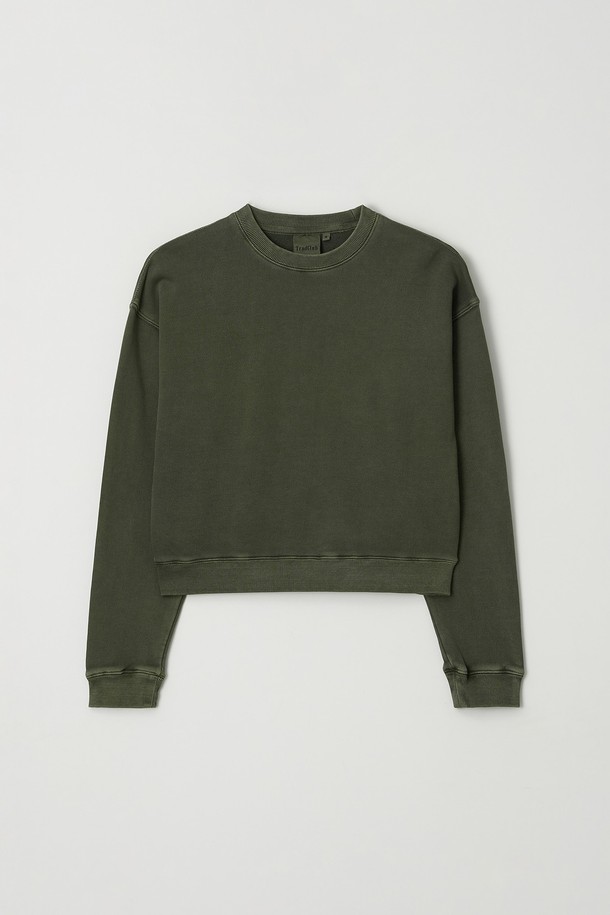 **우먼 피그먼트 크롭 맨투맨 (5컬러)**

캐주얼하고 베이직한 스타일의 여성용 크롭 맨투맨입니다. 부드러운 면 소재로 제작되어 편안한 착용감을 선사하며, 피그먼트 워싱 가공으로 빈티지한 느낌을 더했습니다. 루즈핏으로 활동성이 좋으며, 봄, 가을 시즌에 레이어드하여 다양한 스타일을 연출할 수 있습니다. 라운드넥 디자인에, 차콜, 퍼플, 브라운, 네이비, 카키 5가지 다채로운 컬러로 출시되어 취향에 맞게 선택 가능합니다. 동네 마실룩, 카페룩 등 편안한 일상에 잘 어울립니다.
